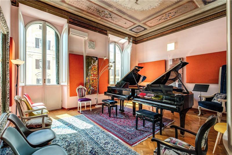 意大利羅馬國際音樂藝術(shù)學(xué)院（Accademia Internazionale di Musica E Arte di Roma）